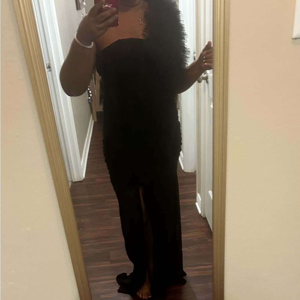Elegant Black One-Shoulder Maxi Dress with Feather Detail